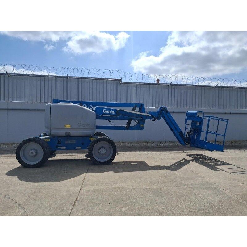 Genie Z-45/25 RT رافعات سلة مفصلية