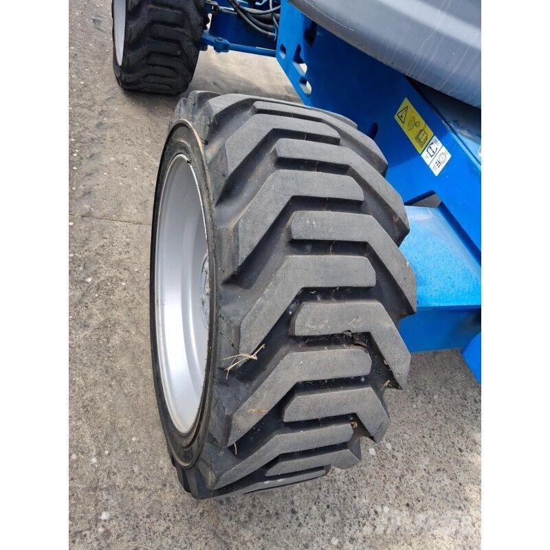 Genie Z-45/25 RT 曲臂高空作業車