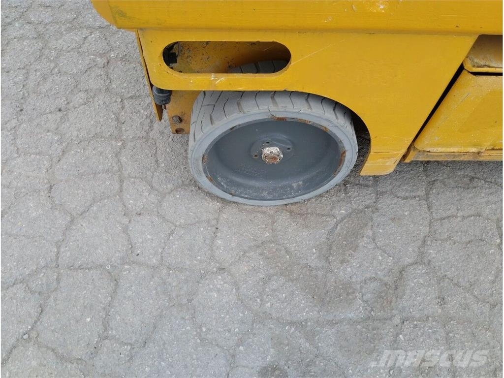 Haulotte COMPACT 12 Saksilavat