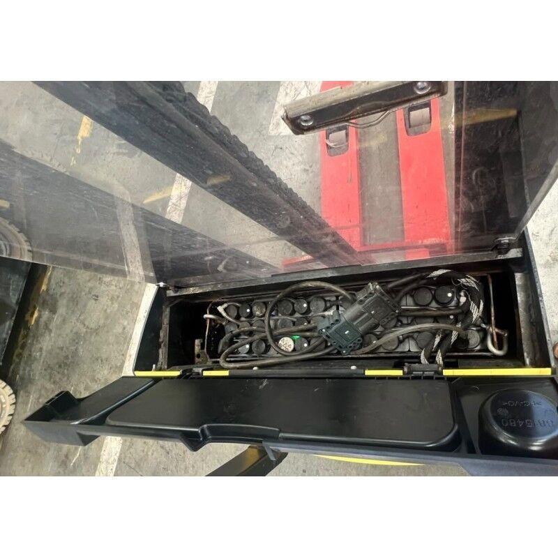 Hyster S1.0E Platform stackers