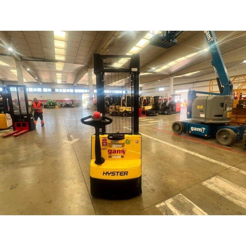 Hyster S1.2 Platform stackers