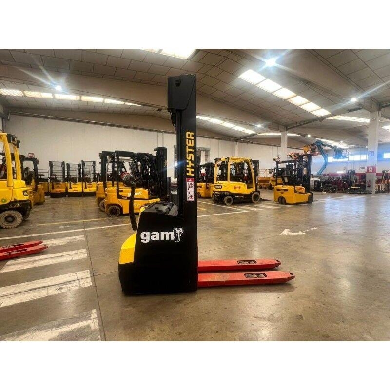 Hyster S1.2 Platform stackers