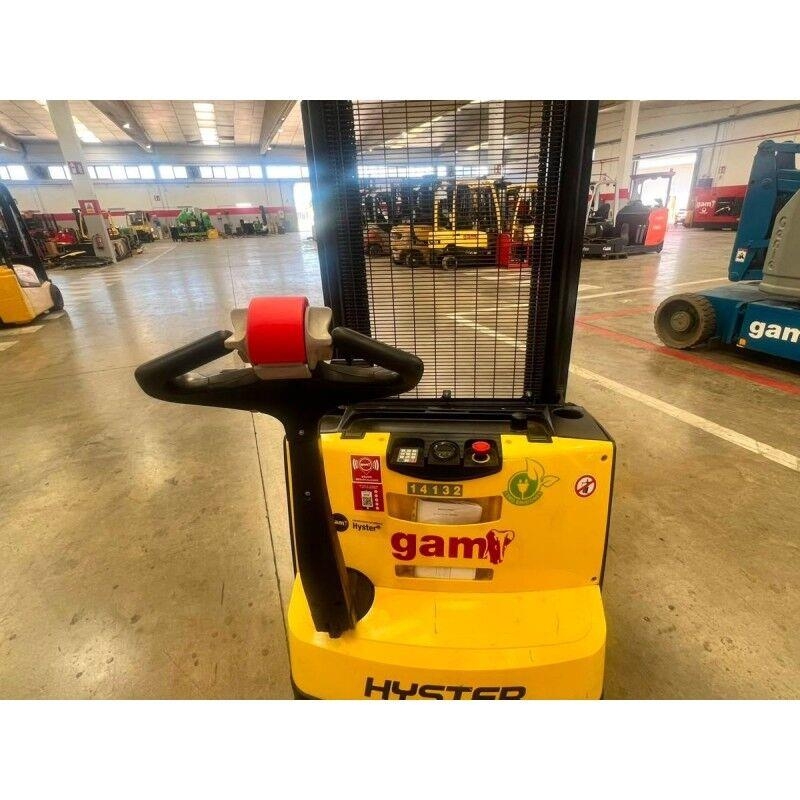Hyster S1.2 Platform stackers