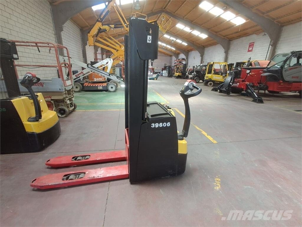 Hyster S1.6 Elektriskie palešu vilcēji