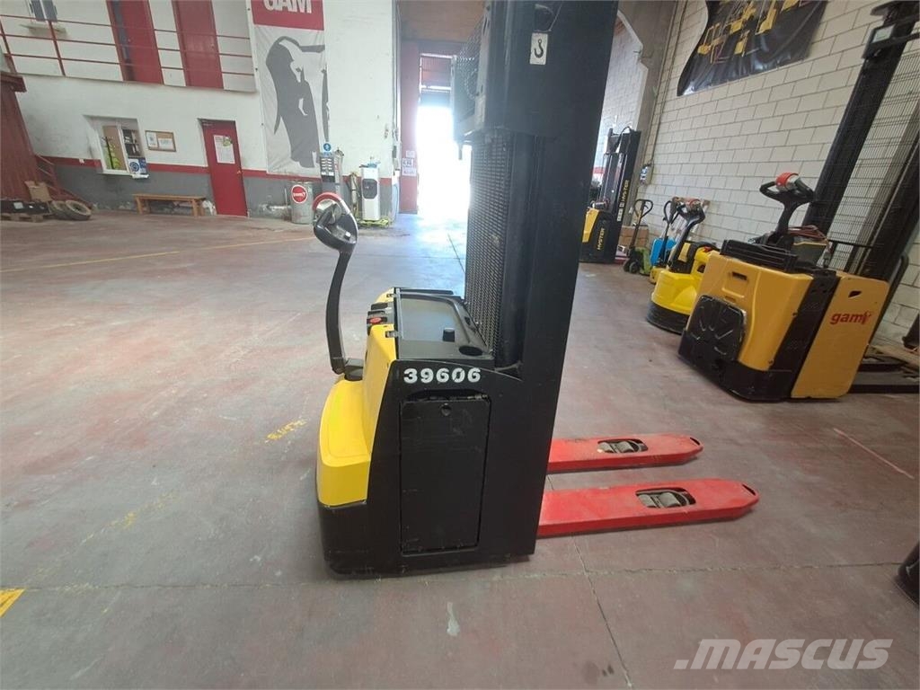 Hyster S1.6 Elektriskie palešu vilcēji