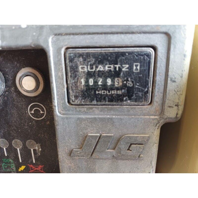 JLG 2646ES رافعات مقصية الشكل