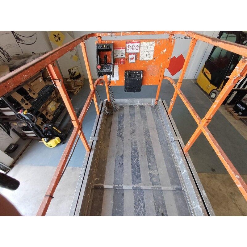 JLG 2646ES رافعات مقصية الشكل