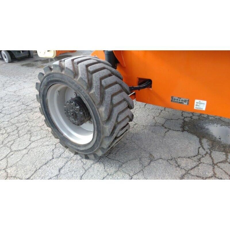 JLG 800AJ Plataforma de trabajo articulada