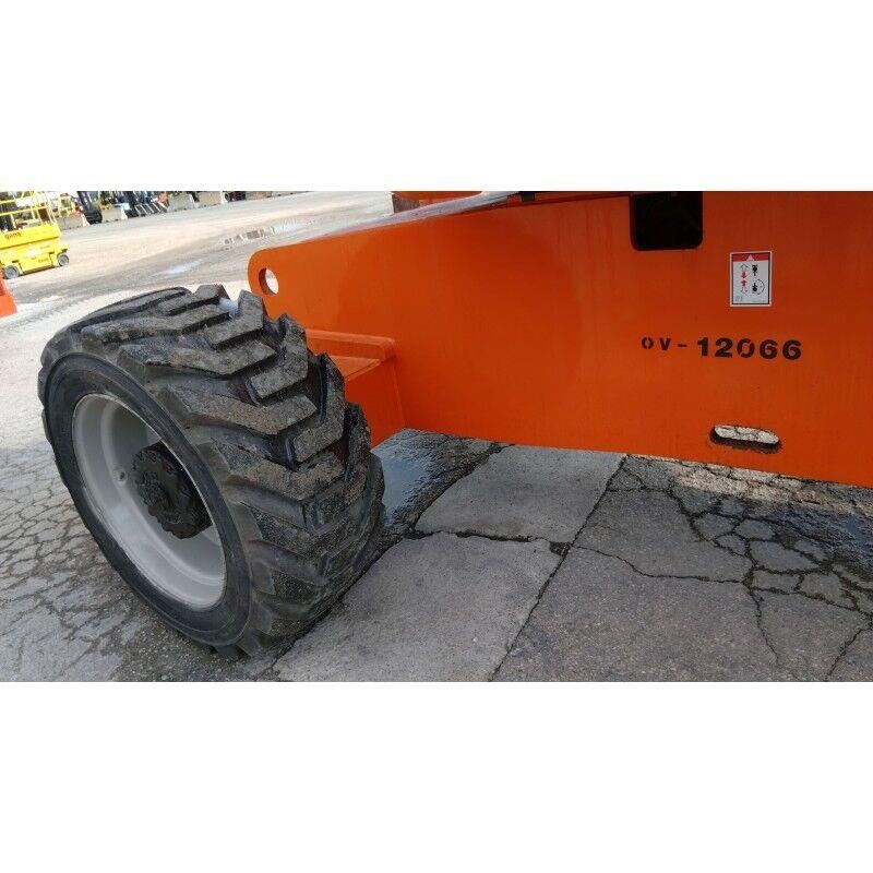 JLG 800AJ Plataforma de trabajo articulada