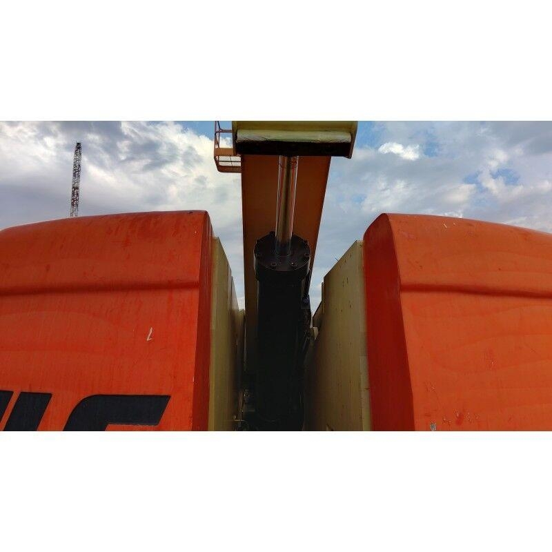 JLG 800AJ Plataforma de trabajo articulada