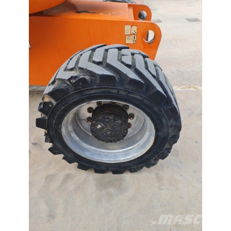 JLG 800AJ Plataforma de trabajo articulada