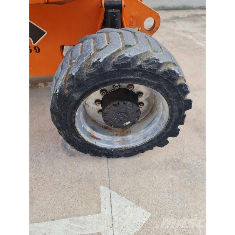 JLG 800AJ Plataforma de trabajo articulada