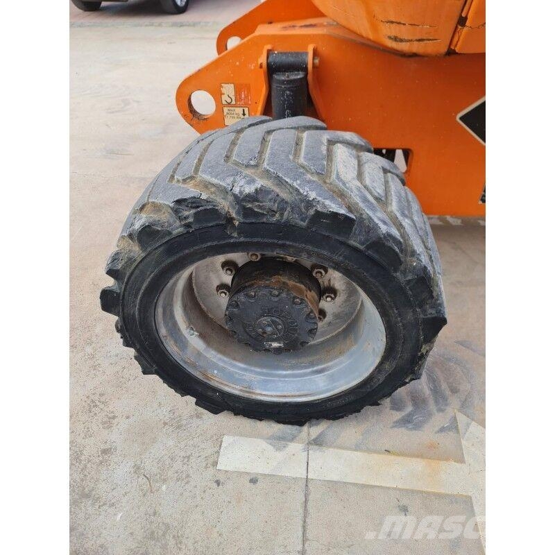 JLG 800AJ Plataforma de trabajo articulada