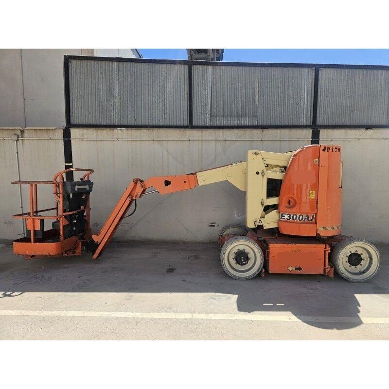 JLG E300AJ Zglobne podizne platforme