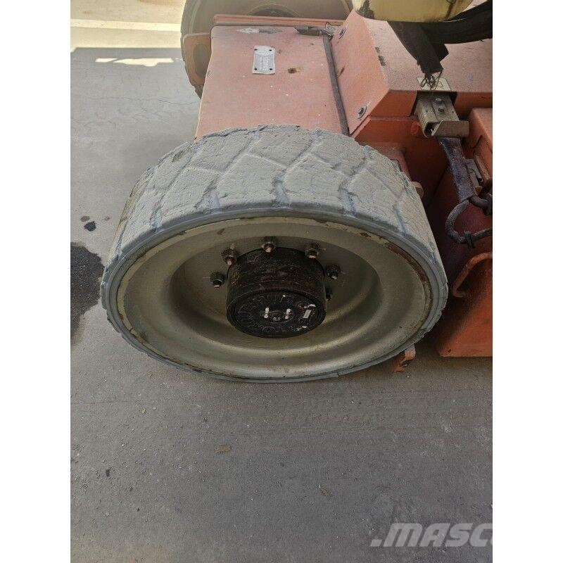 JLG E300AJ Zglobne podizne platforme