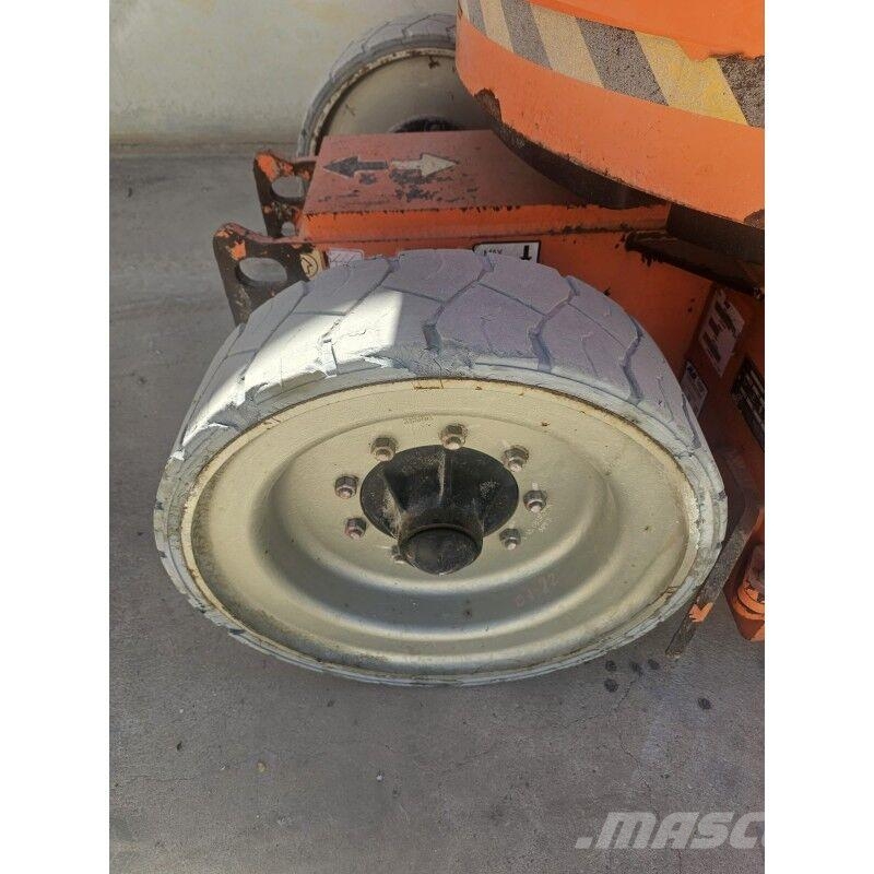 JLG E300AJ Zglobne podizne platforme