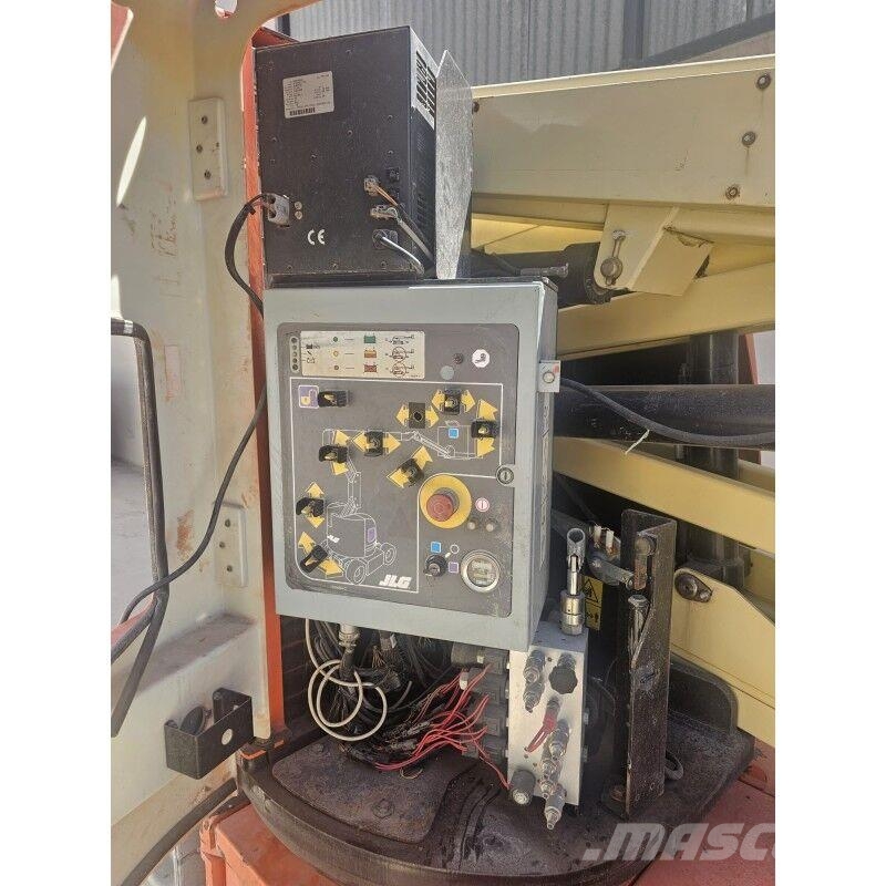 JLG E300AJ Zglobne podizne platforme