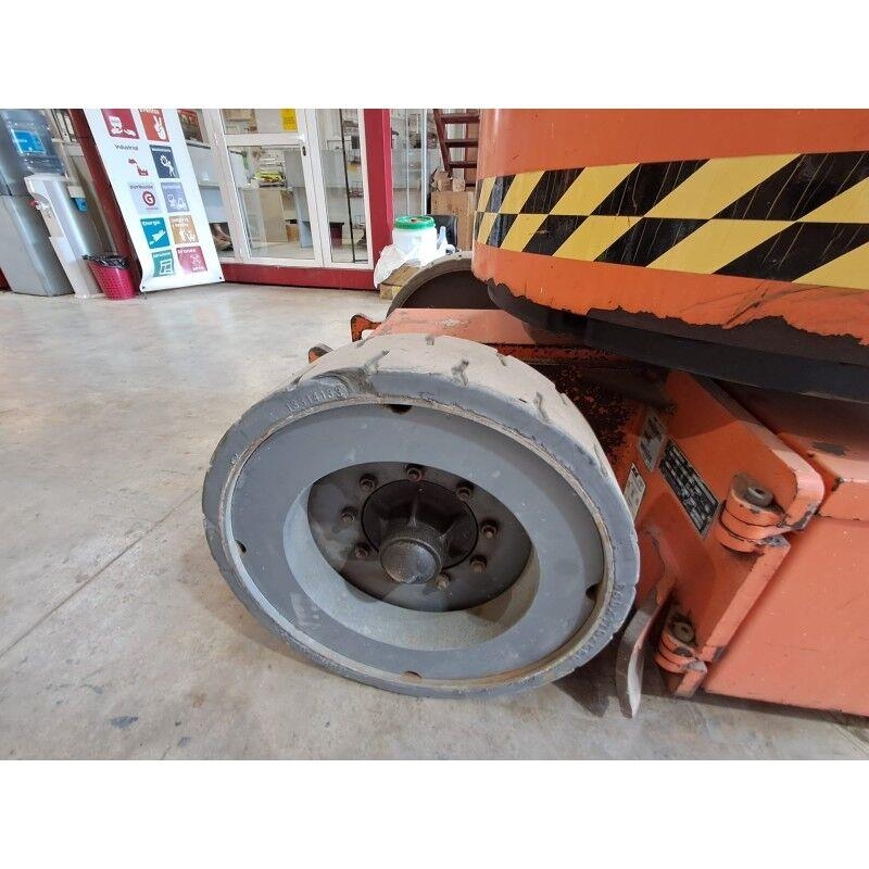 JLG E300AJ Elevadores braços articulados
