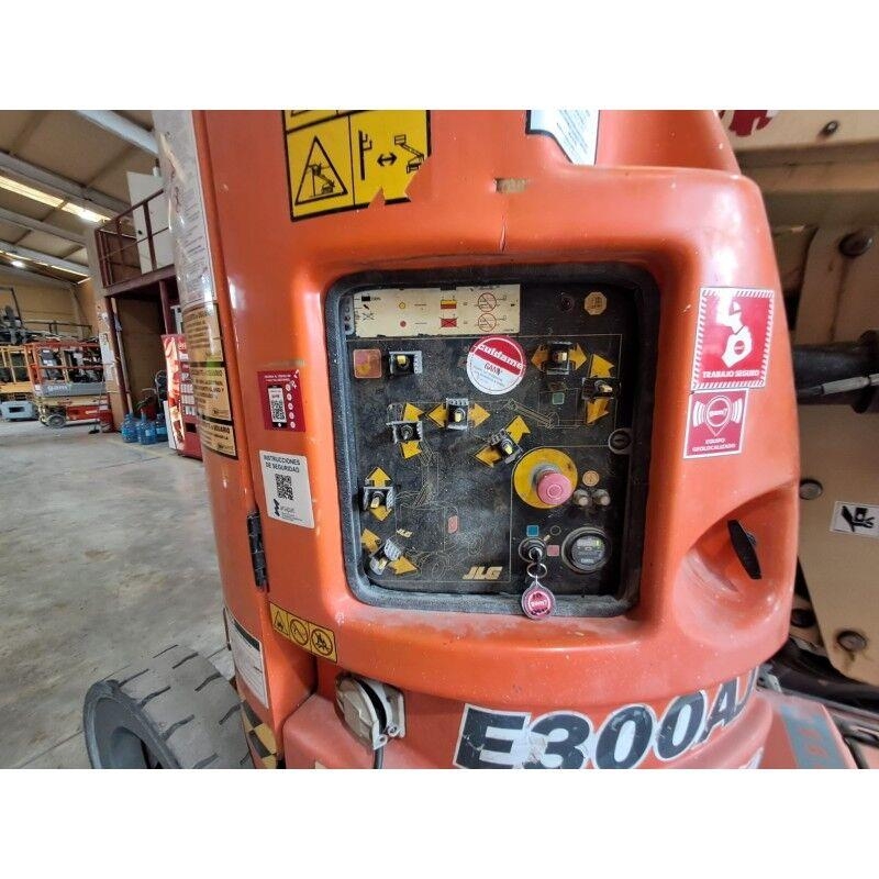 JLG E300AJ Elevadores braços articulados