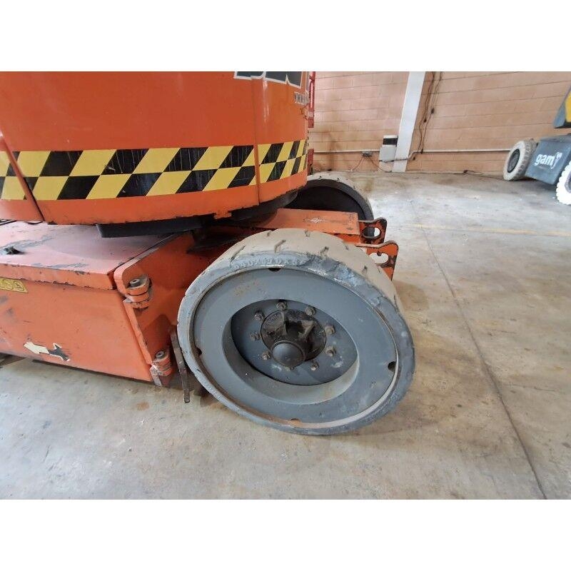 JLG E300AJ Elevadores braços articulados