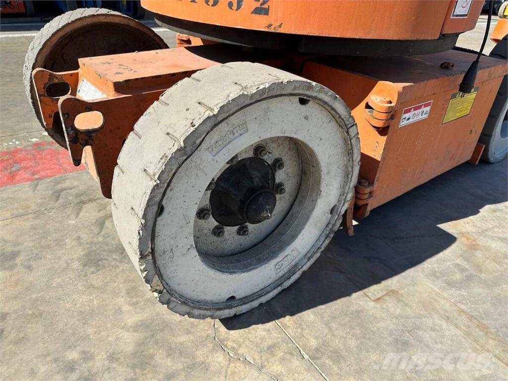 JLG E300AJP Zglobne podizne platforme