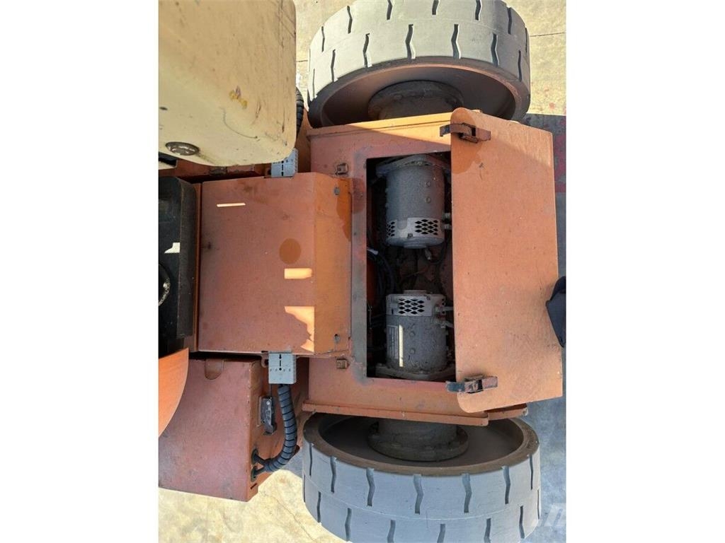 JLG E300AJP Zglobne podizne platforme