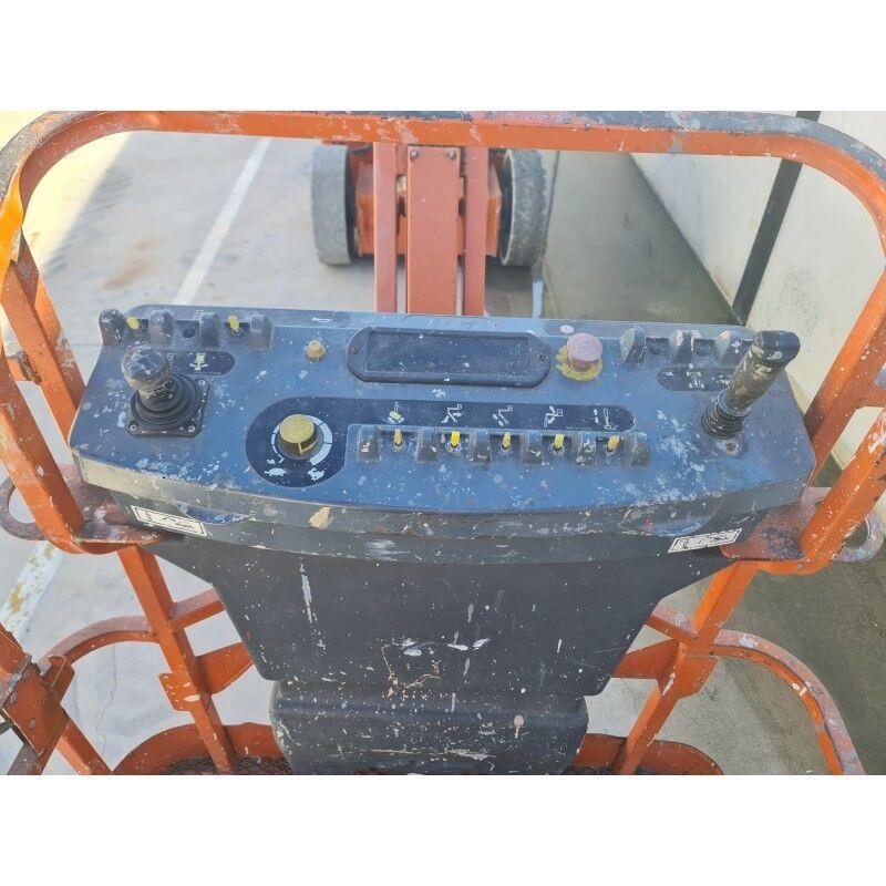 JLG E300AJP Iseliikuvad poomtõstukid