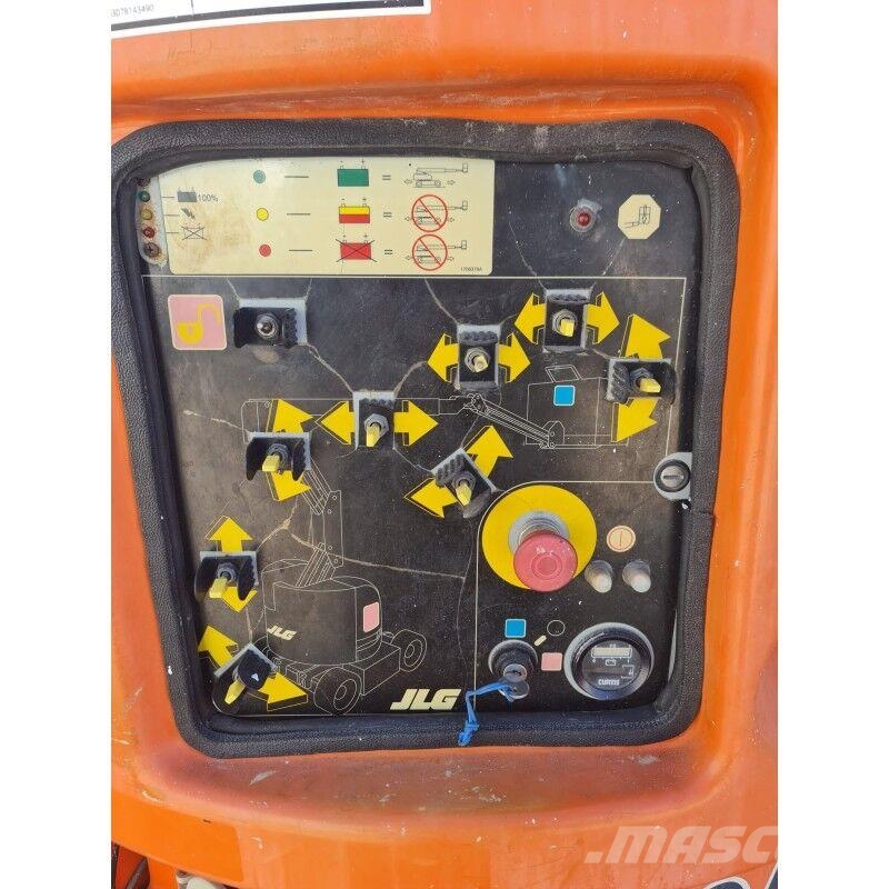 JLG E300AJP Iseliikuvad poomtõstukid