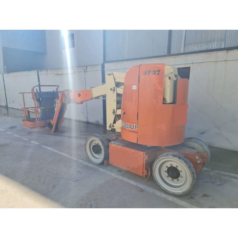 JLG E300AJP Iseliikuvad poomtõstukid
