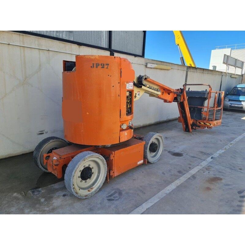 JLG E300AJP Iseliikuvad poomtõstukid