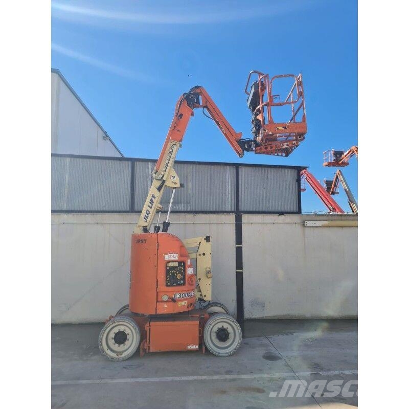 JLG E300AJP Iseliikuvad poomtõstukid