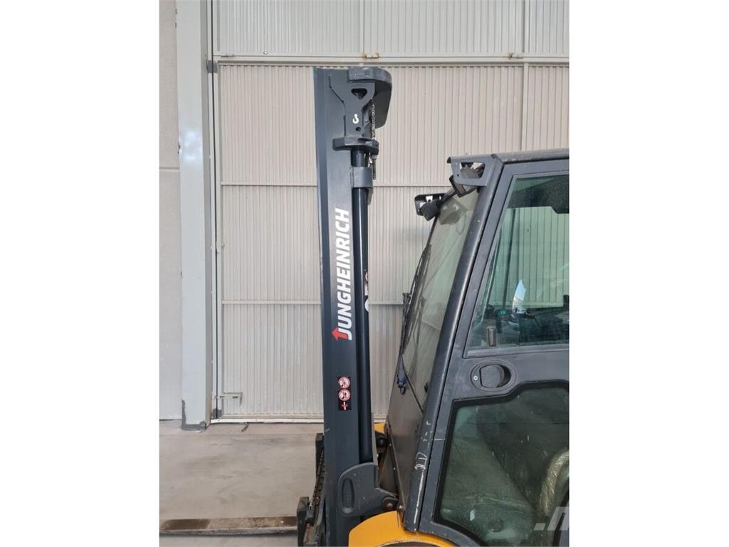 Jungheinrich DFG320S Dízel targoncák