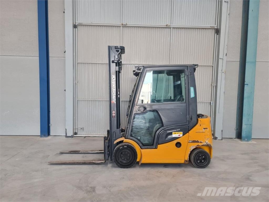 Jungheinrich DFG320S Dízel targoncák