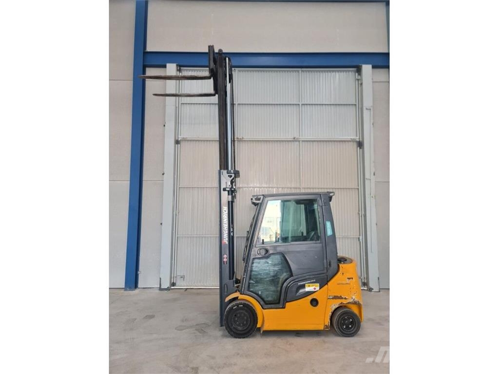 Jungheinrich DFG320S Dízel targoncák