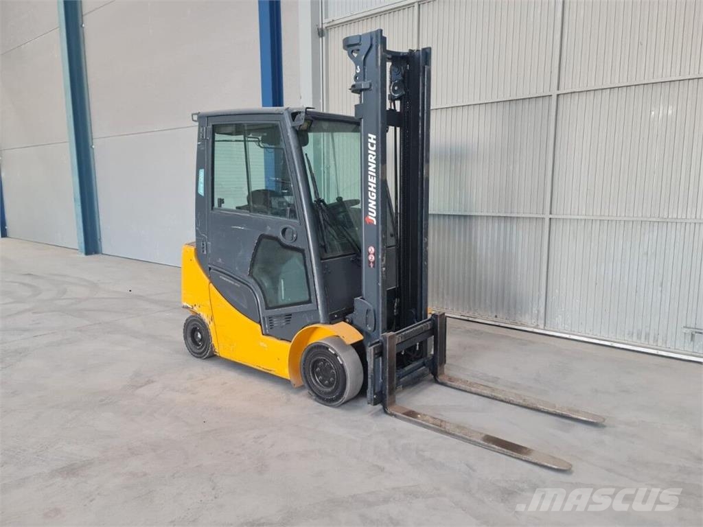 Jungheinrich DFG320S Dízel targoncák