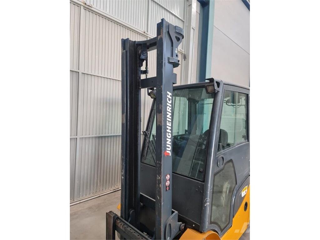 Jungheinrich DFG320S Dízel targoncák