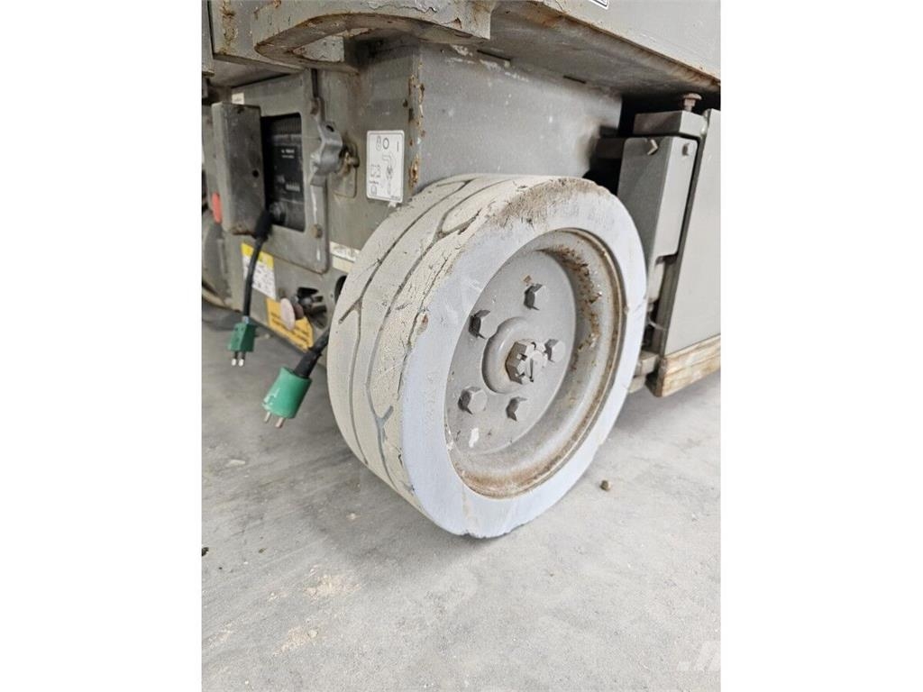 SkyJack SJ III 3219 رافعات مقصية الشكل