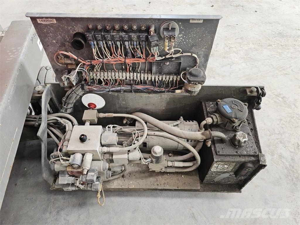 SkyJack SJ III 3219 رافعات مقصية الشكل