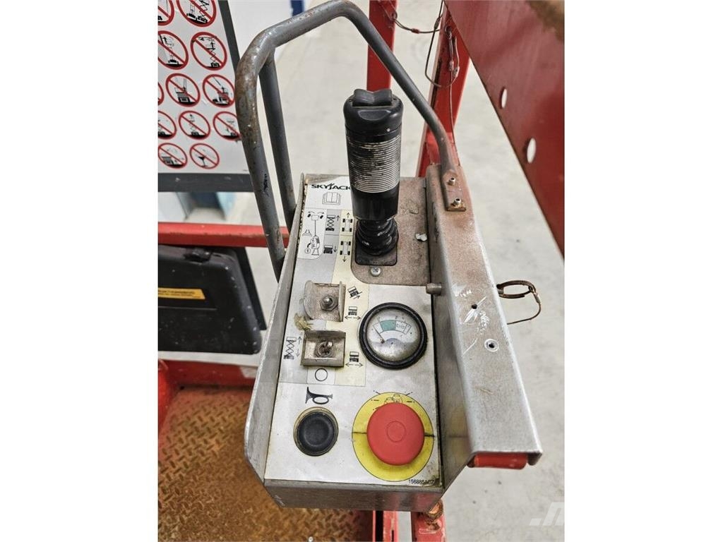 SkyJack SJ III 3219 رافعات مقصية الشكل