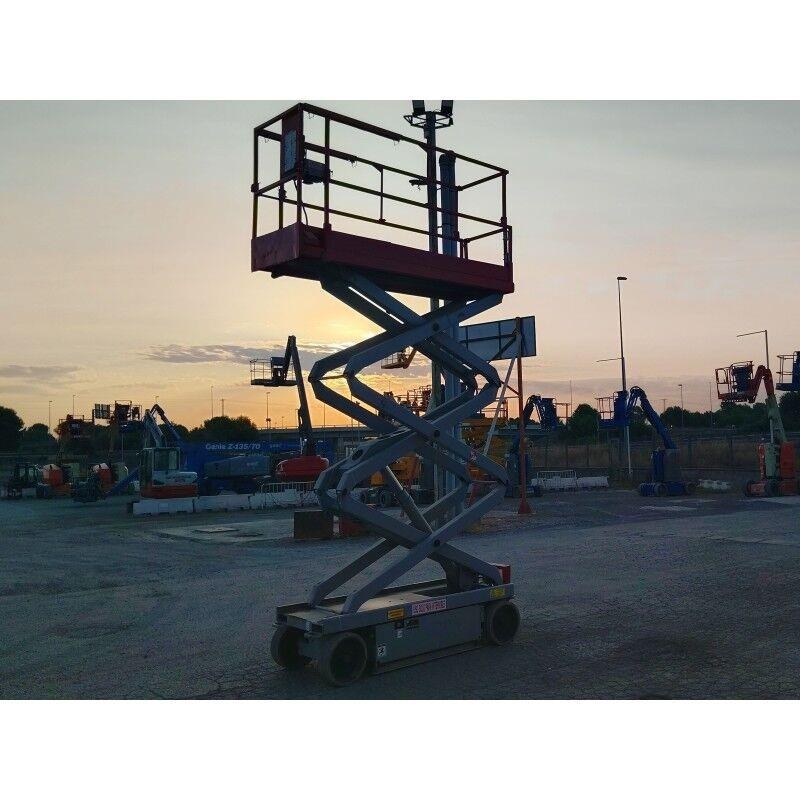 SkyJack SJIII-3220M رافعات مقصية الشكل