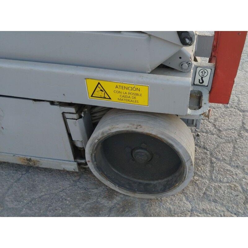 SkyJack SJIII-3220M رافعات مقصية الشكل