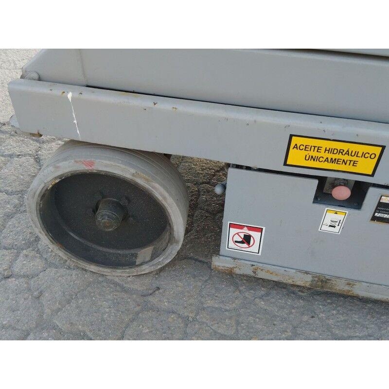 SkyJack SJIII-3220M رافعات مقصية الشكل