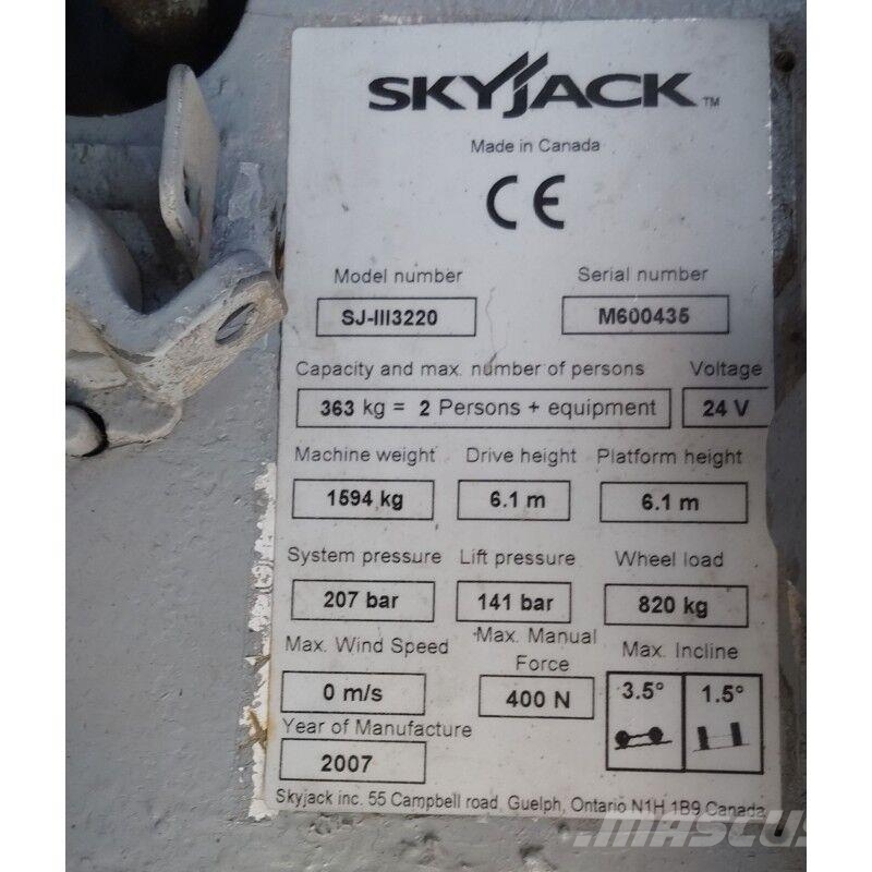 SkyJack SJIII-3220M رافعات مقصية الشكل