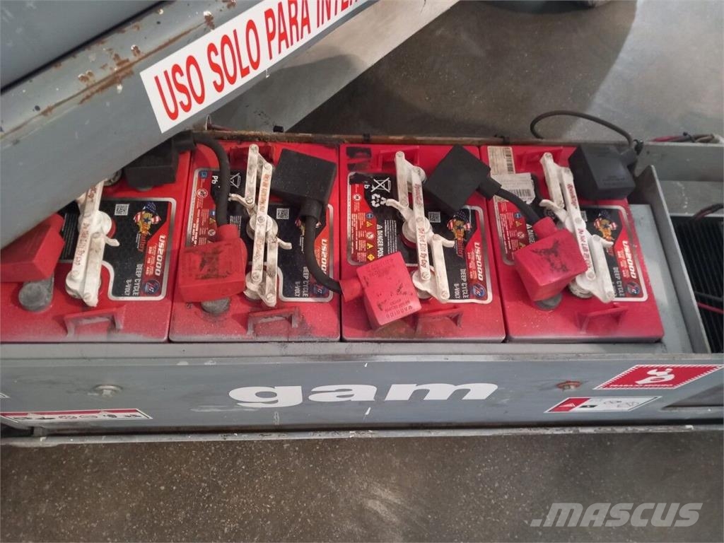 SkyJack SJIII-3220M رافعات مقصية الشكل
