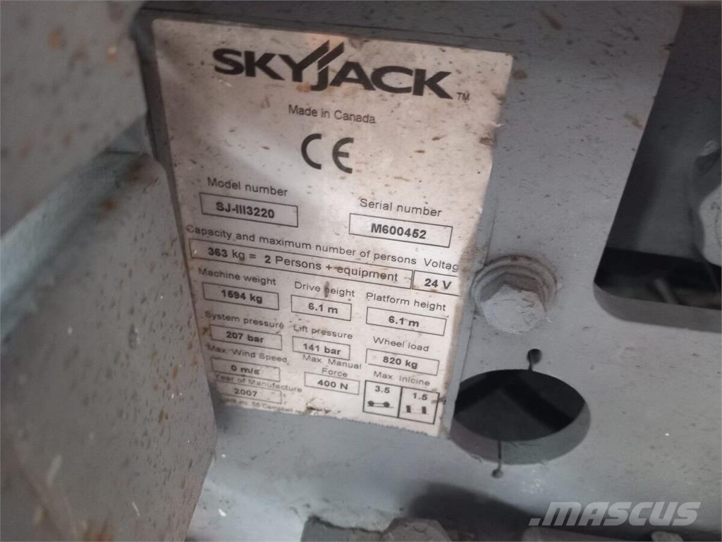 SkyJack SJIII-3220M رافعات مقصية الشكل