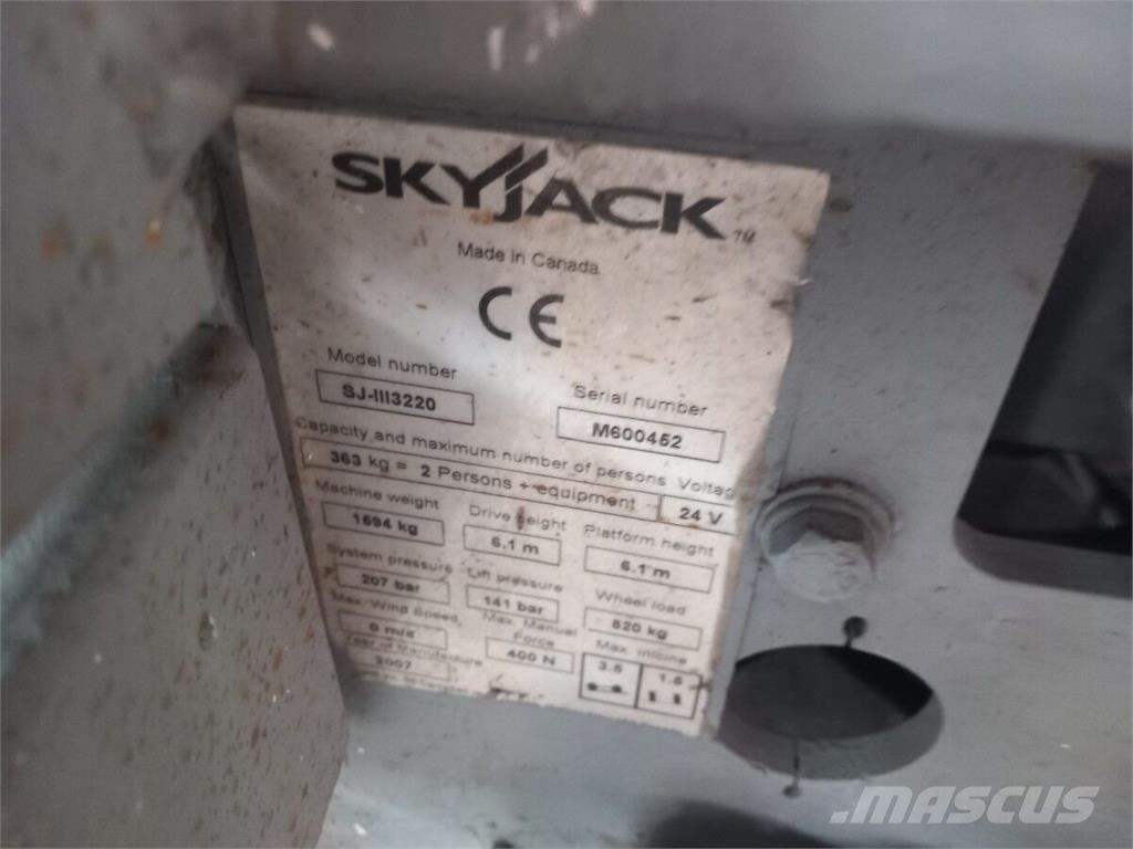 SkyJack SJIII-3220M رافعات مقصية الشكل