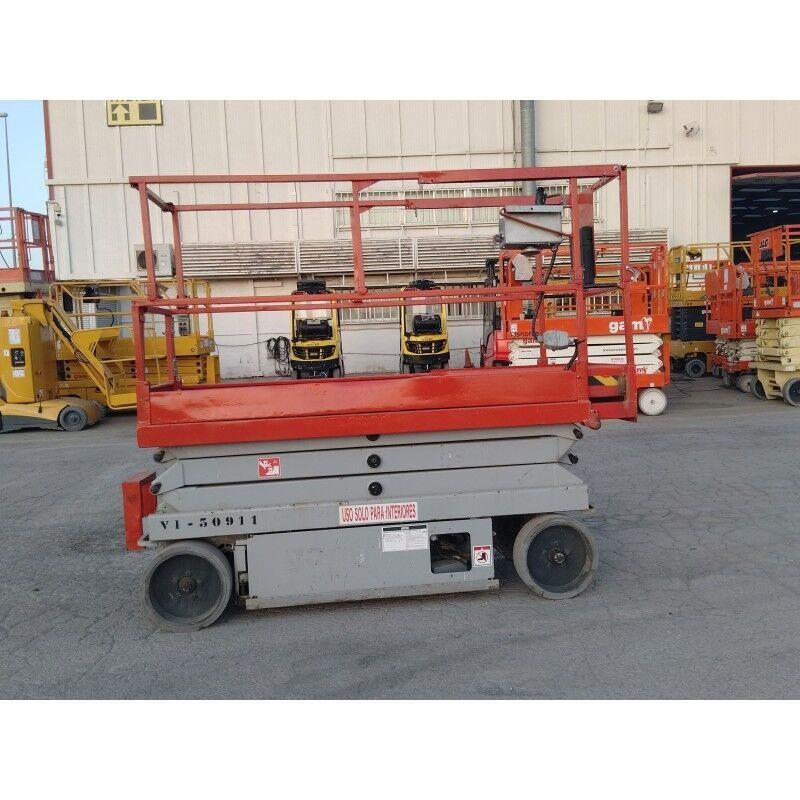 SkyJack SJIII-3220M رافعات مقصية الشكل