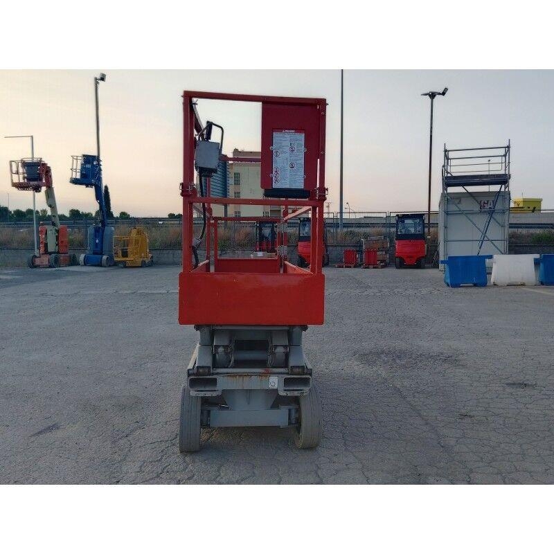 SkyJack SJIII-3220M رافعات مقصية الشكل