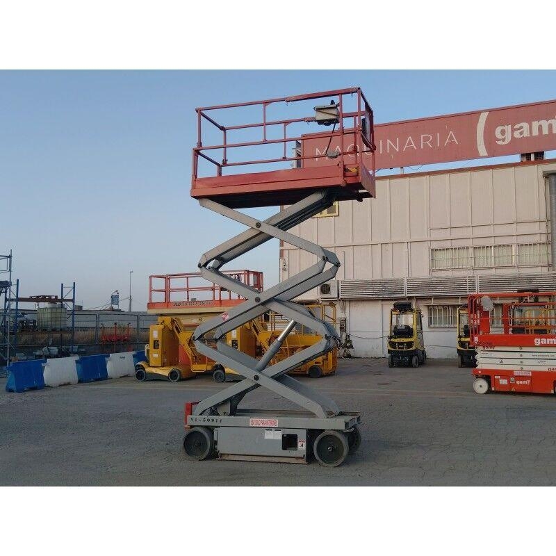 SkyJack SJIII-3220M رافعات مقصية الشكل