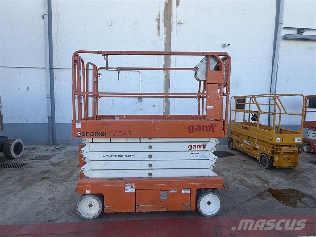 Snorkel S4732E رافعات مقصية الشكل